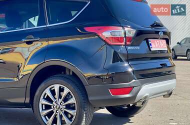 Внедорожник / Кроссовер Ford Escape 2017 в 