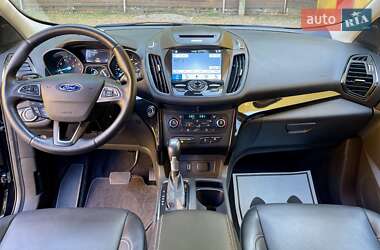 Внедорожник / Кроссовер Ford Escape 2017 в 