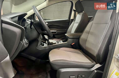 Внедорожник / Кроссовер Ford Escape 2017 в 