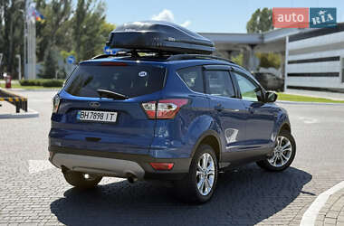 Внедорожник / Кроссовер Ford Escape 2017 в 