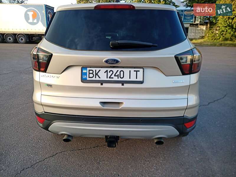 Внедорожник / Кроссовер Ford Escape 2016 в Ровно