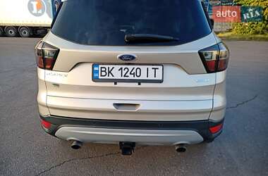 Внедорожник / Кроссовер Ford Escape 2016 в 