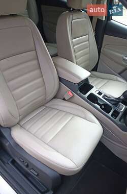 Внедорожник / Кроссовер Ford Escape 2016 в 