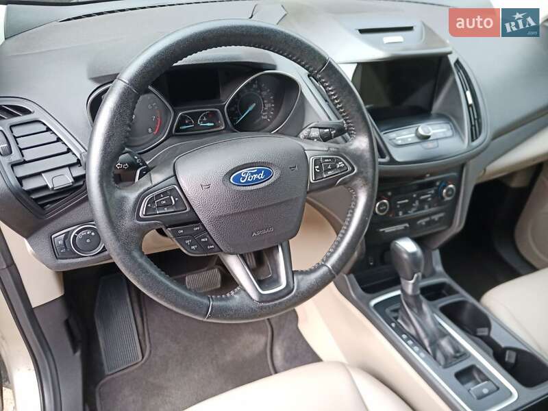 Внедорожник / Кроссовер Ford Escape 2016 в Ровно