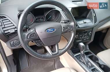 Внедорожник / Кроссовер Ford Escape 2016 в 
