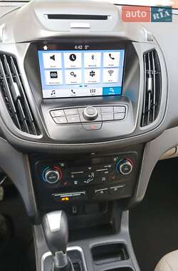 Внедорожник / Кроссовер Ford Escape 2016 в 