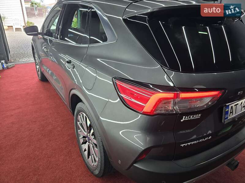 Позашляховик / Кросовер Ford Escape 2019 в Косові