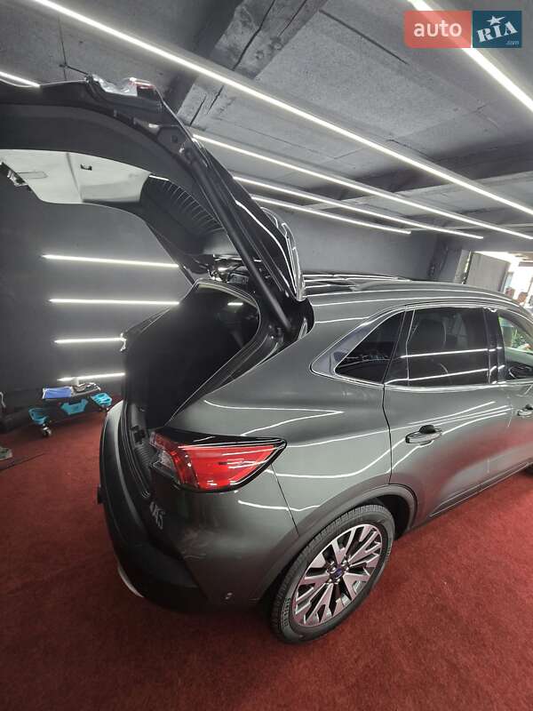 Позашляховик / Кросовер Ford Escape 2019 в Косові