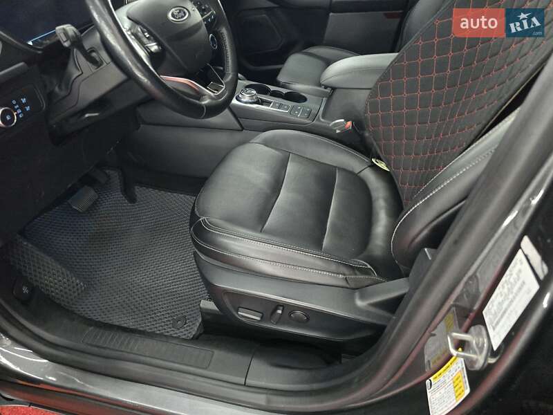 Позашляховик / Кросовер Ford Escape 2019 в Косові