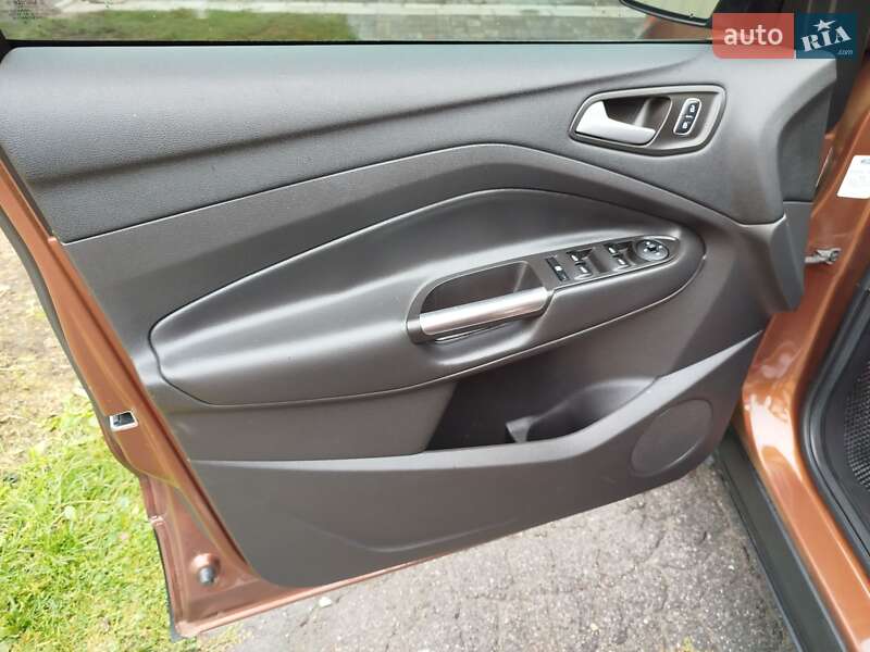 Внедорожник / Кроссовер Ford Escape 2017 в Ахтырке