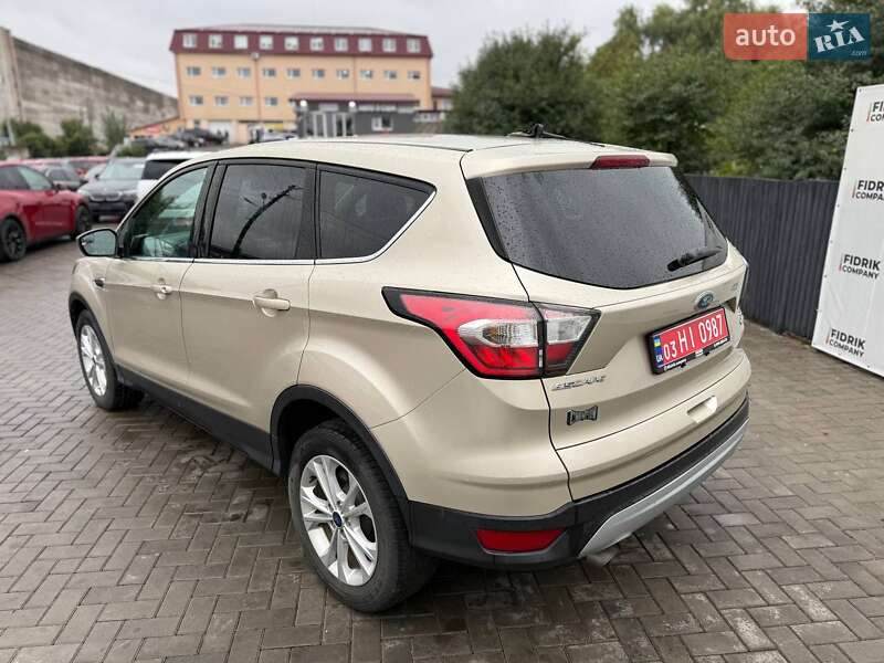 Позашляховик / Кросовер Ford Escape 2017 в Луцьку