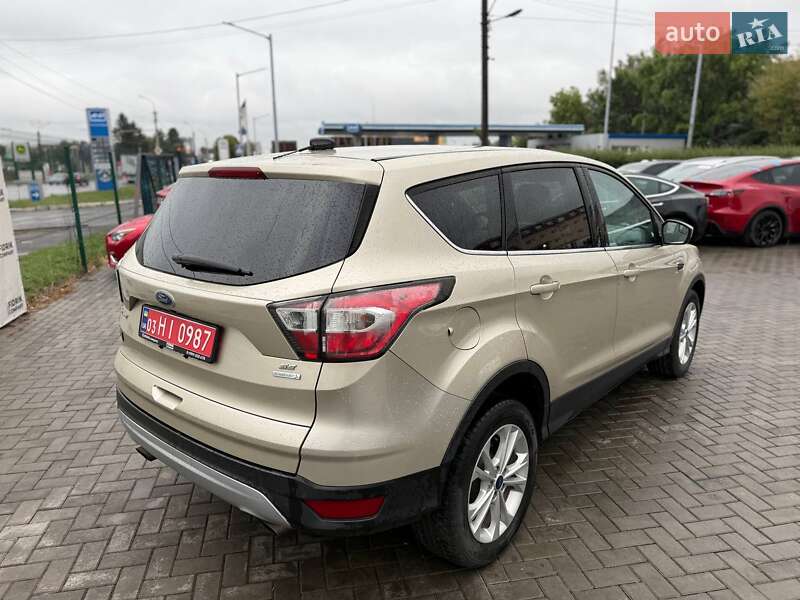 Позашляховик / Кросовер Ford Escape 2017 в Луцьку