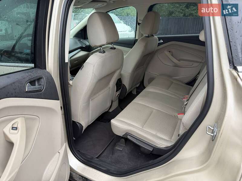 Позашляховик / Кросовер Ford Escape 2017 в Луцьку