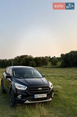 Внедорожник / Кроссовер Ford Escape 2018 в 