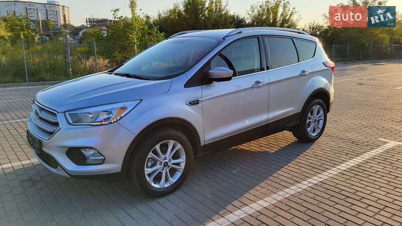 Внедорожник / Кроссовер Ford Escape 2019 в 