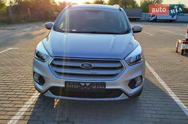 Внедорожник / Кроссовер Ford Escape 2019 в 