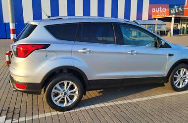 Внедорожник / Кроссовер Ford Escape 2019 в 