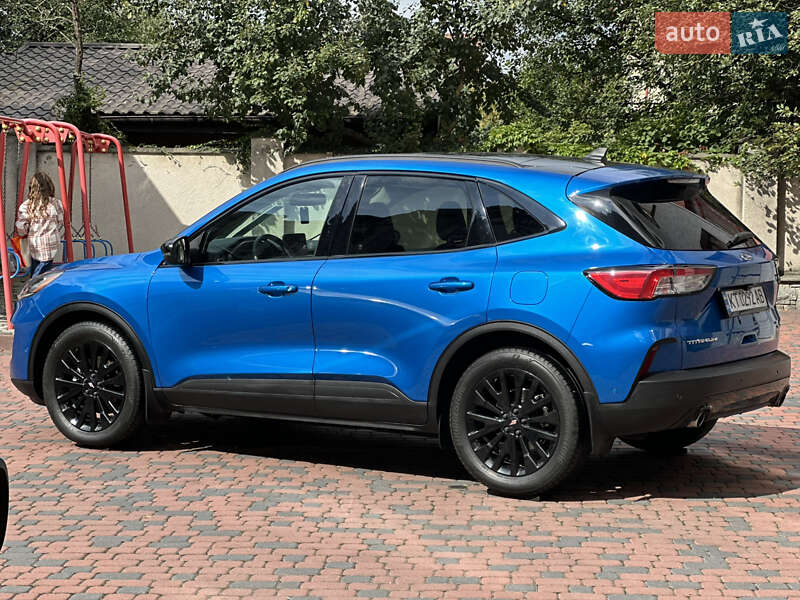 Внедорожник / Кроссовер Ford Escape 2020 в Ивано-Франковске
