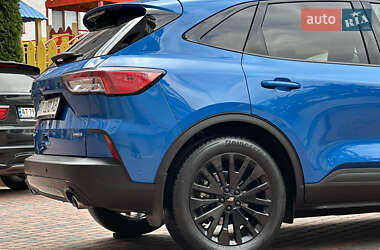 Внедорожник / Кроссовер Ford Escape 2020 в 