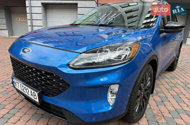 Внедорожник / Кроссовер Ford Escape 2020 в 