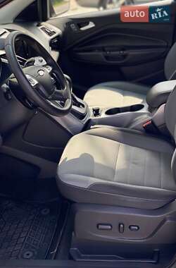 Внедорожник / Кроссовер Ford Escape 2015 в 