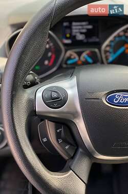 Внедорожник / Кроссовер Ford Escape 2015 в 
