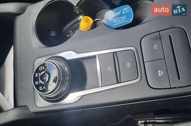 Внедорожник / Кроссовер Ford Escape 2020 в 