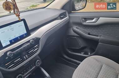 Внедорожник / Кроссовер Ford Escape 2020 в 