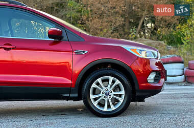 Внедорожник / Кроссовер Ford Escape 2018 в 