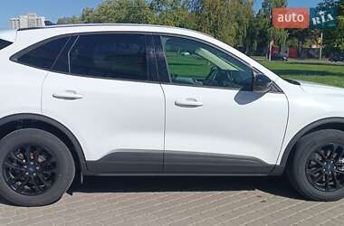 Внедорожник / Кроссовер Ford Escape 2020 в 