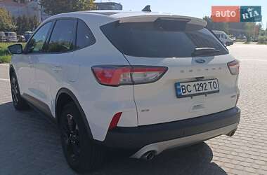 Внедорожник / Кроссовер Ford Escape 2020 в 