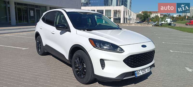 Внедорожник / Кроссовер Ford Escape 2020 в 