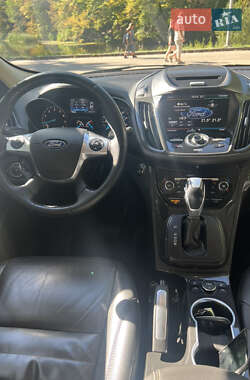 Внедорожник / Кроссовер Ford Escape 2015 в 