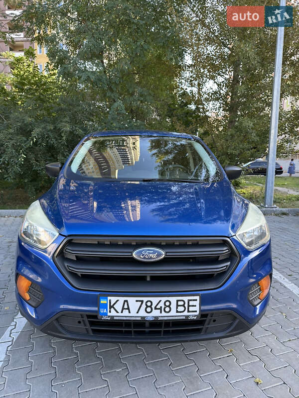 Внедорожник / Кроссовер Ford Escape 2017 в 
