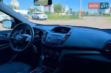 Внедорожник / Кроссовер Ford Escape 2018 в 