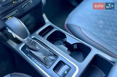 Внедорожник / Кроссовер Ford Escape 2018 в 
