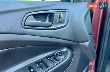 Внедорожник / Кроссовер Ford Escape 2018 в 