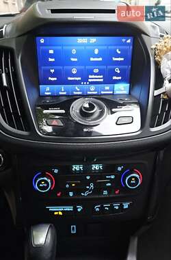 Внедорожник / Кроссовер Ford Escape 2017 в 