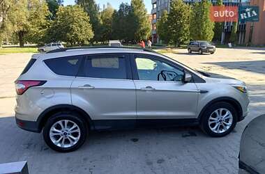 Внедорожник / Кроссовер Ford Escape 2016 в 