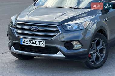 Внедорожник / Кроссовер Ford Escape 2018 в 