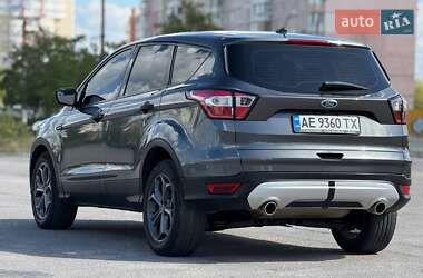 Внедорожник / Кроссовер Ford Escape 2018 в 