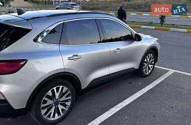 Внедорожник / Кроссовер Ford Escape 2020 в 
