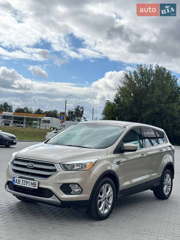Позашляховик / Кросовер Ford Escape 2017 в Вінниці