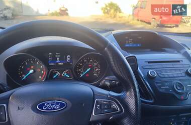 Внедорожник / Кроссовер Ford Escape 2016 в 