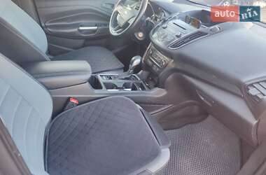 Внедорожник / Кроссовер Ford Escape 2016 в 