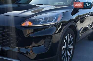 Внедорожник / Кроссовер Ford Escape 2020 в 