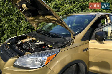 Внедорожник / Кроссовер Ford Escape 2014 в 