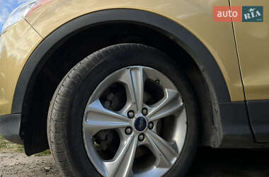 Внедорожник / Кроссовер Ford Escape 2014 в 