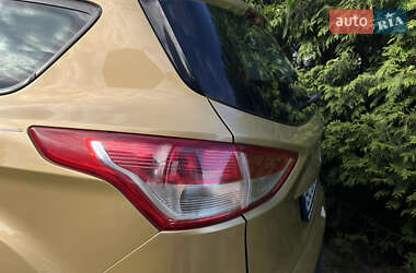 Внедорожник / Кроссовер Ford Escape 2014 в 