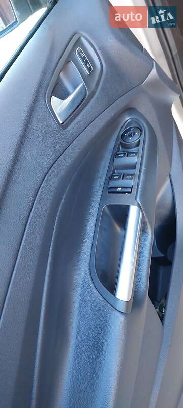 Внедорожник / Кроссовер Ford Escape 2014 в Тернополе